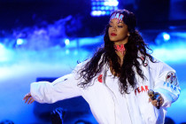 Rihanna, Billboard’da bir numara