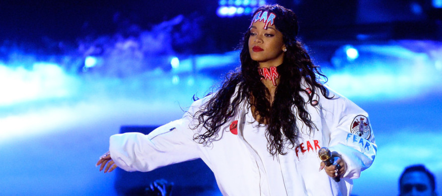 Rihanna, Billboard’da bir numara