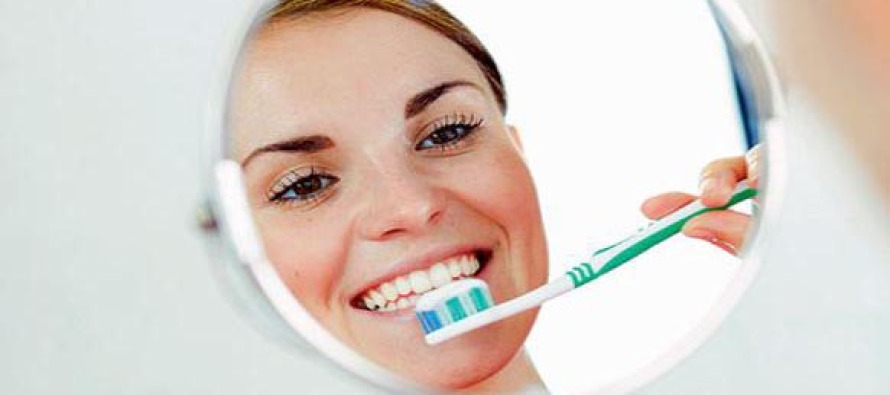 Dişlerinizi günde 2 kez mutlaka fırçalayın