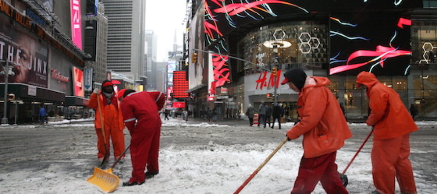 Fırtına sonrası kar temizleme çalışmaları devam ediyor