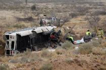 Viyadükten düşen cezaevi aracına tren çarptı: 10 ölü