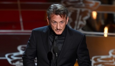 Sean Penn'in şakası Oscar'ın önüne geçti