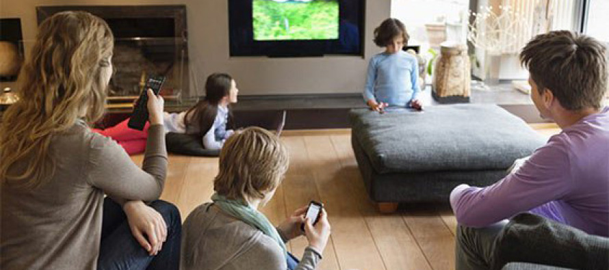 Çocuklar ve yaşlılar televizyondan, gençler internetten etkileniyor
