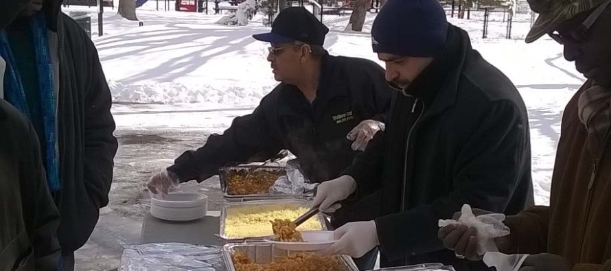 Denver’da evsizlere yemek dağıtıldı
