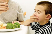 Zorla yedirilen çocuklar bedenlerini kontrol etmeyi öğrenemiyor