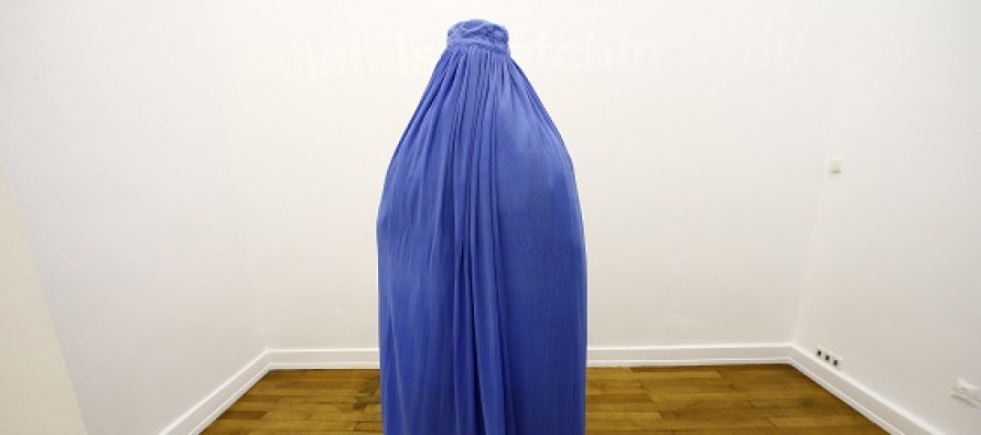 Hollanda kamusal alanda burkayı yasaklıyor