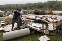 Teksas’ta selde 27 kişi öldü, binlerce araba sular altında kaldı