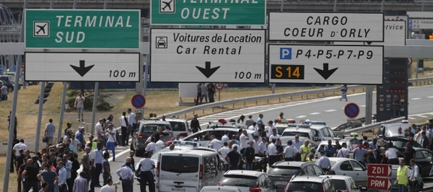 Fransa’daki ‘Uber’ protestosu olaylı bitti