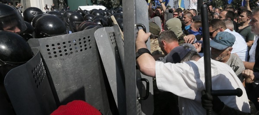 Kiev’deki çatışmalarda üç kişi öldü