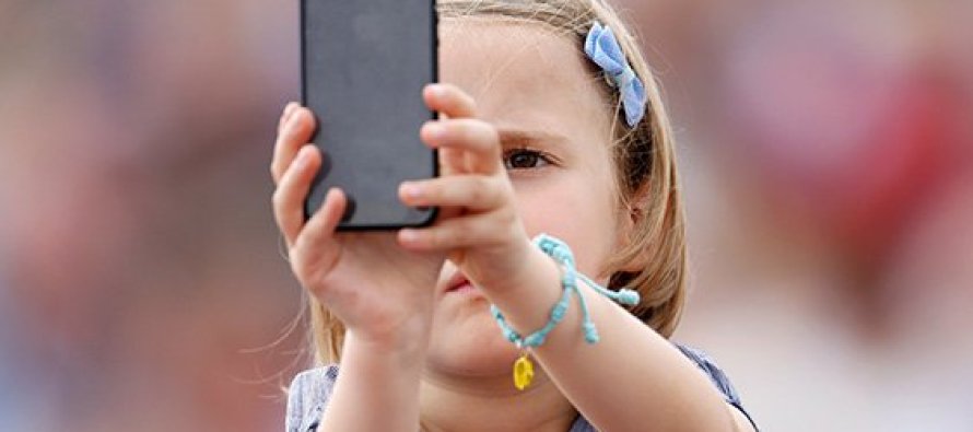 Akıllı telefonlar, çocuklar üzerindeki mobbingi artırdı