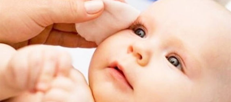 Bebeklerde göz sulanmasına dikkat!