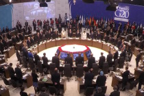 Liderler Paris saldırısında ölenler için saygı duruşunda bulundu