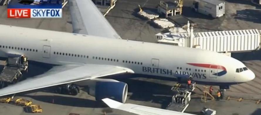Boston uçağında kokpite girmeye çalışan yolcu paniğe sebep oldu