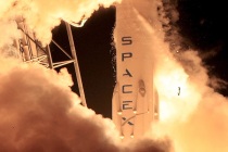 SpaceX Falcon roketi ‘tarihi’ inişini gerçekleştirdi