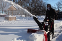 Washington’da rekor kar yağışının ardından temizlik çalışmaları başladı