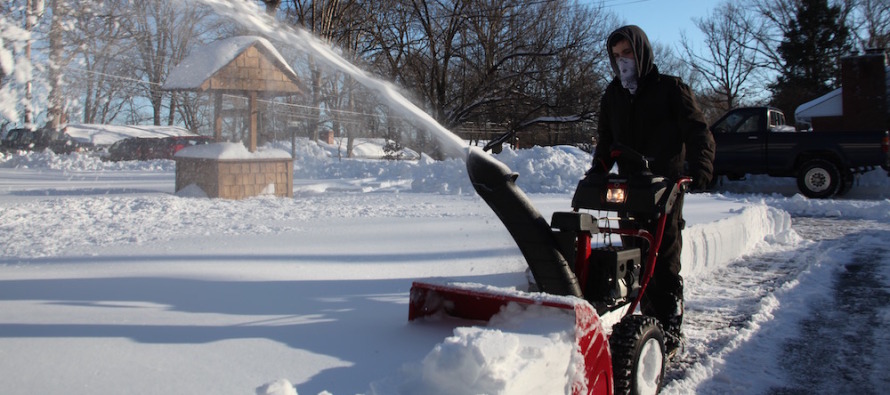 Washington’da rekor kar yağışının ardından temizlik çalışmaları başladı