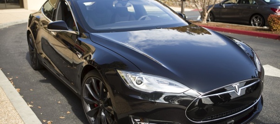 Tesla sürücüsüz arabaları yeni seviyeye taşıyor