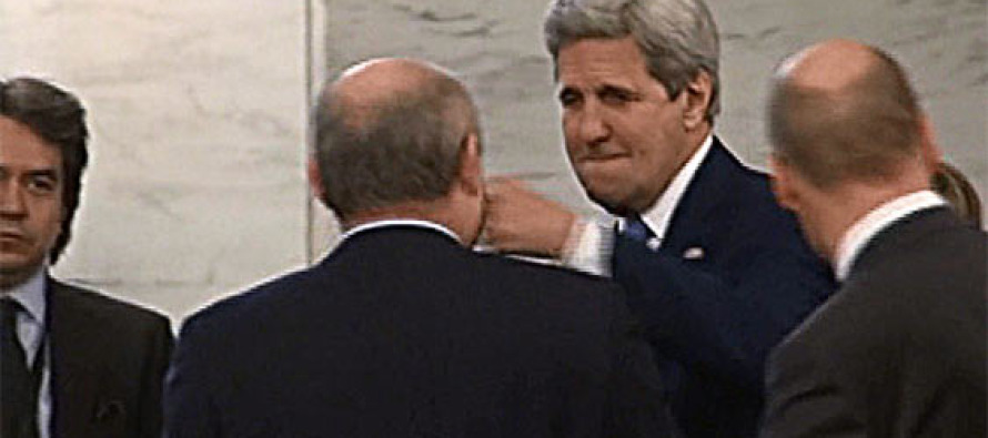 Kerry’den Sinirlioğlu’na yumruk şakası