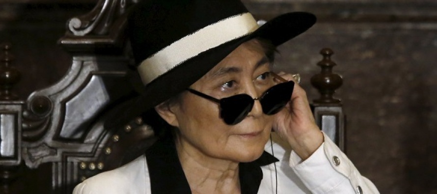 Yoko Ono hastaneye kaldırıldı