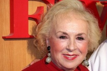 Dizi oyuncusu Doris Roberts öldü