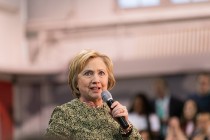 Clinton: Warren başkan yardımcısı olabilecek nitelikte