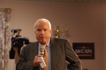 McCain: Trump yeniden seçilmemi riske ediyor