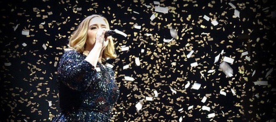 Adele, konserde kendisini videoya çeken hayranını uyardı