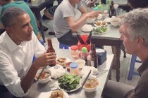 Obama Vietnam’da yemek programı çekti