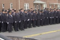 Tek başına ölen emekli polisi yüzlerce meslektaşı uğurladı