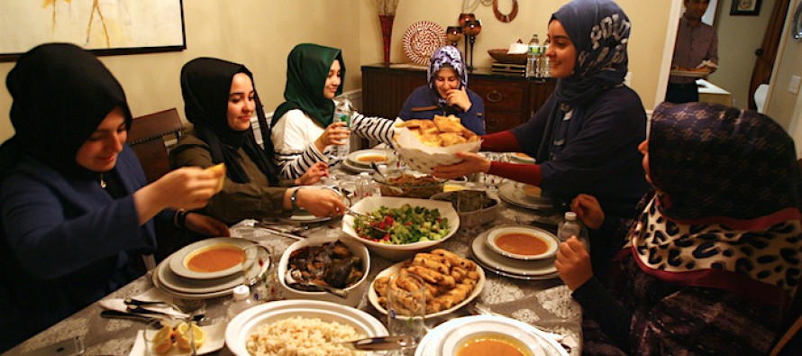 ABD’deki Türk aileler iftar sofralarını öğrenciler için hazırlıyor