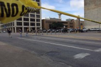 Dallas’ta polisleri siviller koruyor