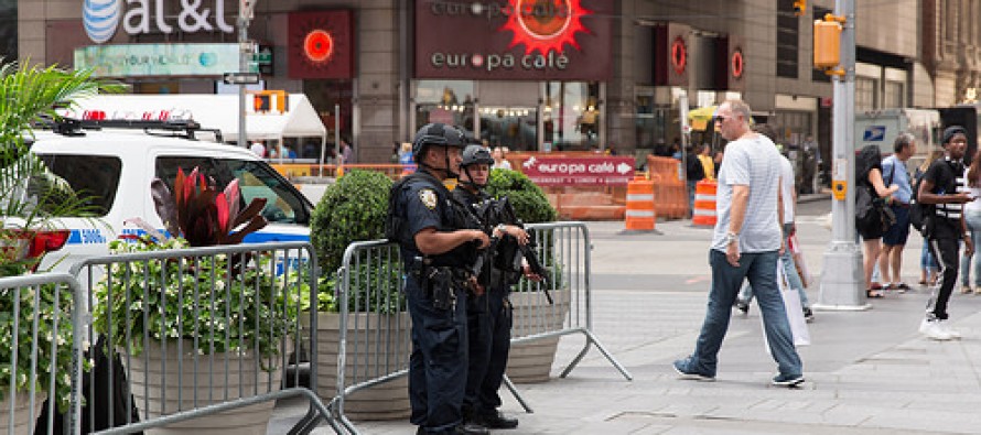 Müslüman kadını yakmaya çalışan saldırgan New York’ta aranıyor