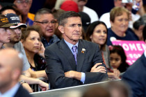 Flynn’in Rus diplomat ile konuşması araştırılıyor