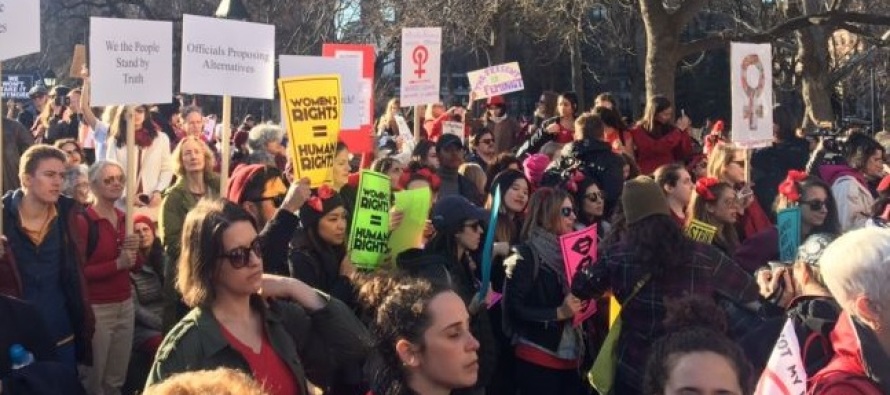 New York’ta kadınlara günü yürüyüşünde tutuklama
