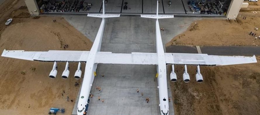 Dünyanın en büyük uçağı Stratolaunch, ilk uçuşunu haziran ayında yapacak