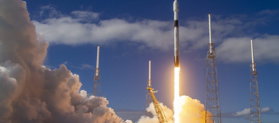 Elon Musk, uzaya 60 mini uydu birden gönderdi