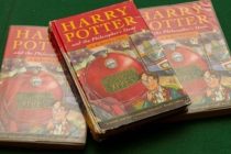 Harry Potter’ın çöpte bulunan ilk baskısı 33 bin sterline satıldı