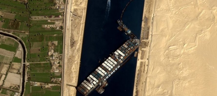 Mısır, Süveyş’i tıkayan gemiden 1 milyar dolar tazminat talep etti