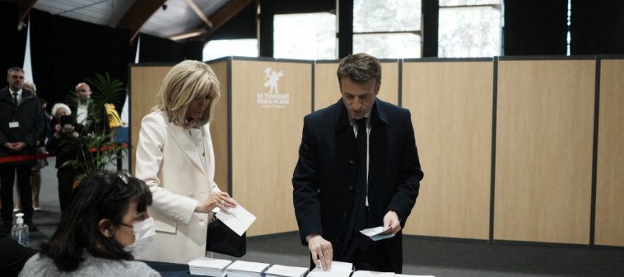 Fransa’da halk cumhurbaşkanlığı seçiminin ilk turu için sandık başında
