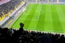 Fenerbahçe tribünleri: ‘Yalan yalan yalan, dolan dolan dolan, 20 sene oldu istifa ulan’